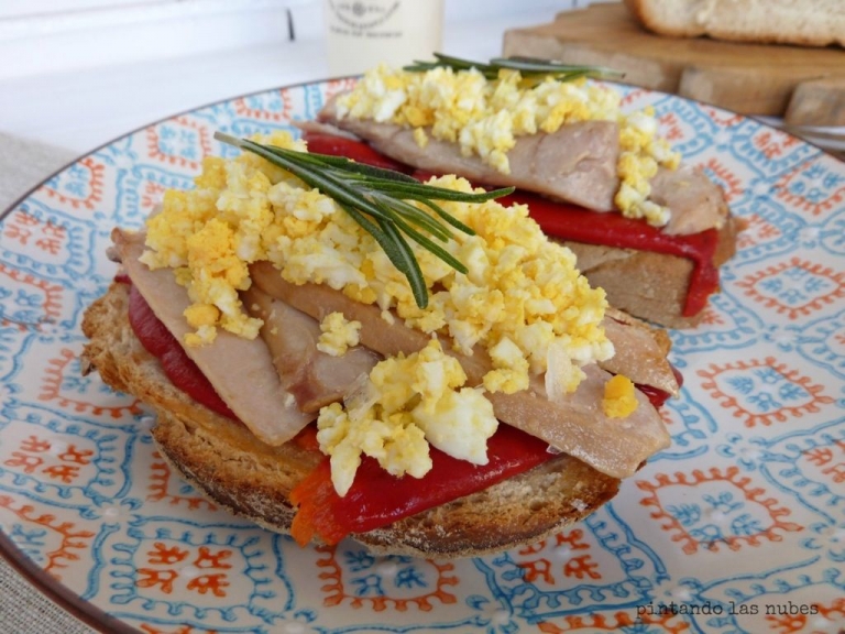 ventresca, pimiento y huevo