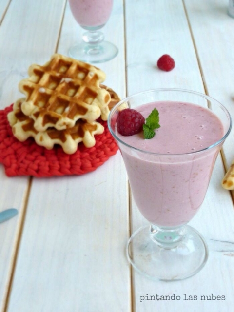 Batido de frambuesas y gofres