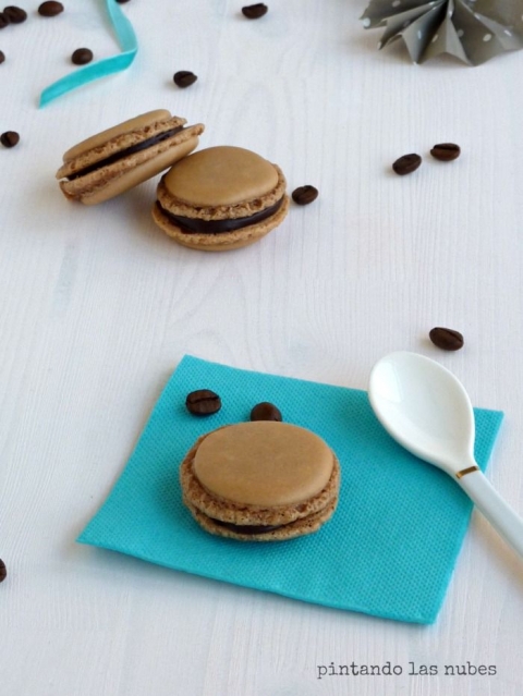 Receta para hacer macarons de café.