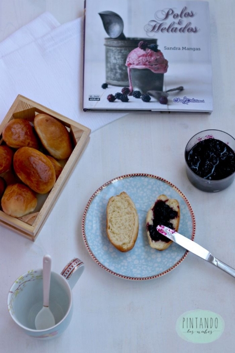 Desayuno-de-domingo-bollos-mermelada
