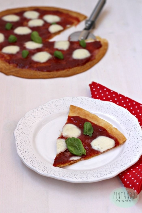 Falsa pizza margarita por Pintando las nubes