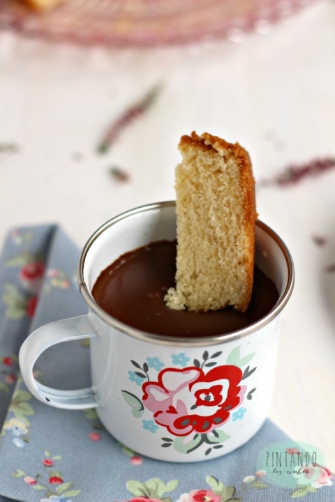 Chocolate con bizcocho