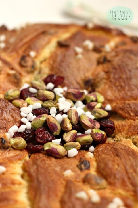 Pistachos y arándanos en roscón