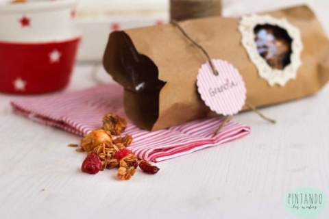 Bolsa kraft para receta de granola casera por Pintando las nubes