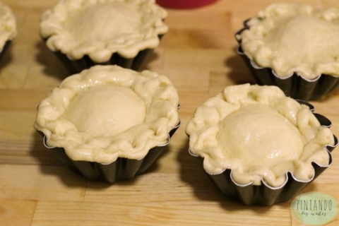 Tortas pascualinas preparadas para el horno