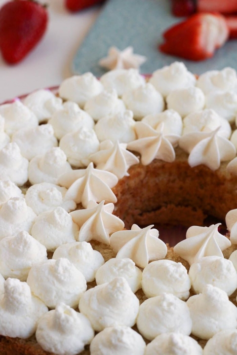 Rellenando Eton mess cake