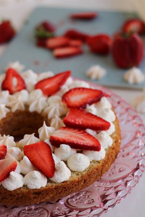 Cómo hacer una tarta de fresas con nata y merengue