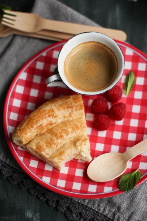 Hojaldre relleno de crema de queso